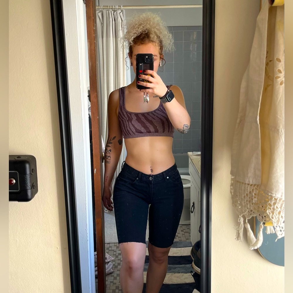 GUESS CUT OFF BLACK DENIM SHORTS